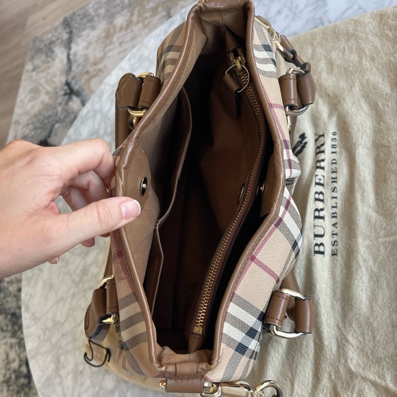 Burberry handbag - Picture 4 of 13